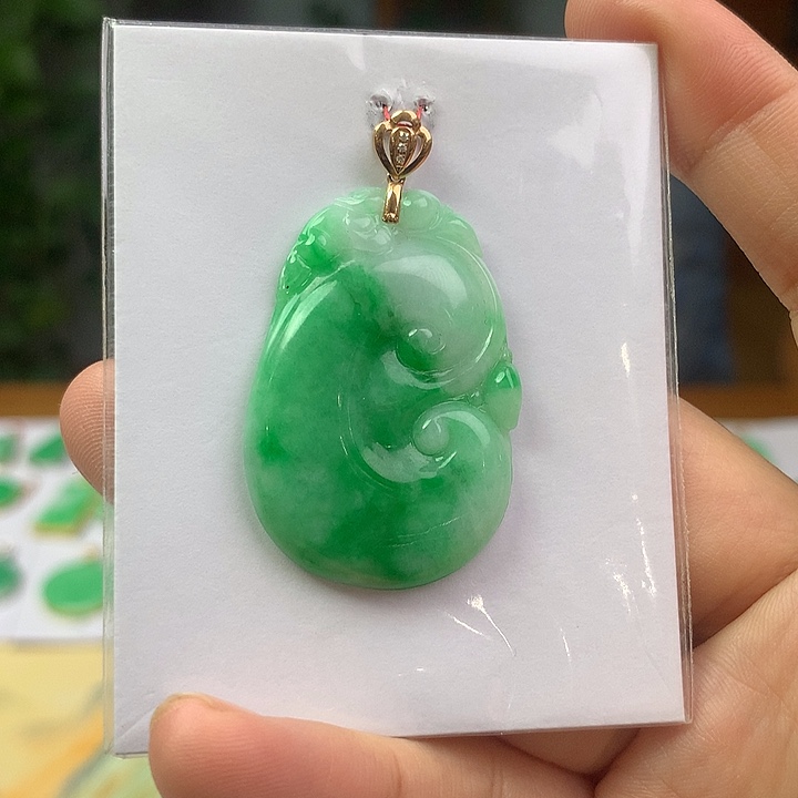 翡翠18K金镶嵌颈饰翡翠首饰