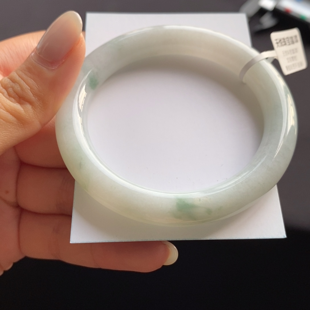 翡翠手镯（圆镯）未镶嵌飘花 