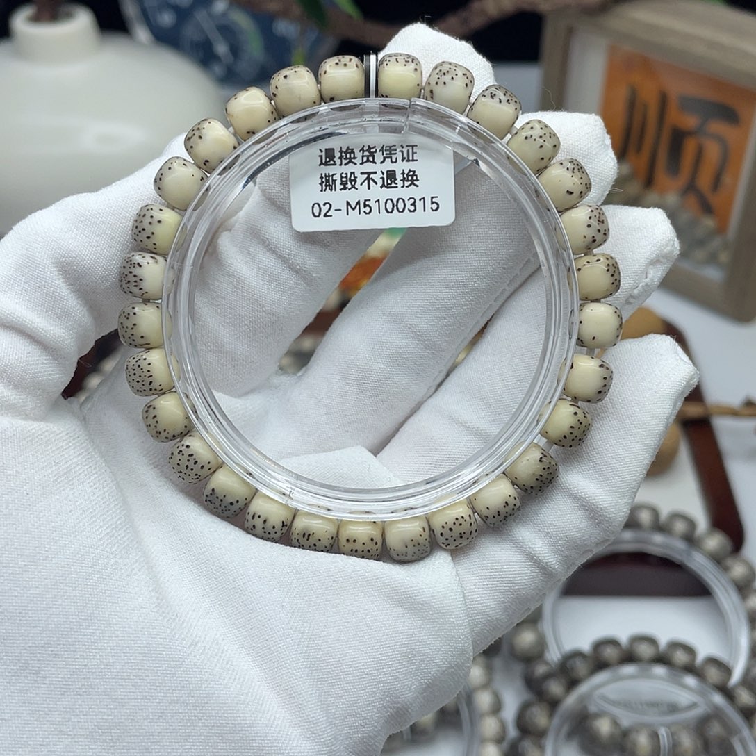 行***月星月菩提手串8×7淡绿背河豚同枝M77