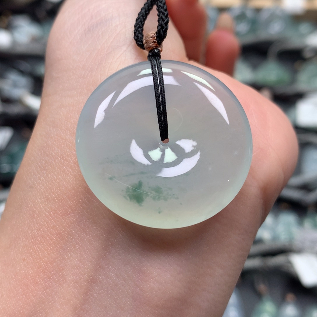 翡翠颈饰未镶嵌扣子