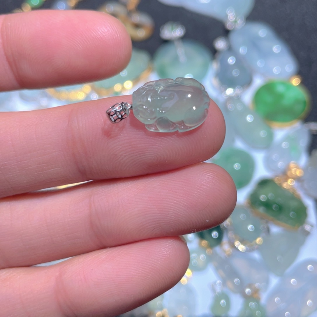 翡翠颈饰18K金镶嵌翡翠