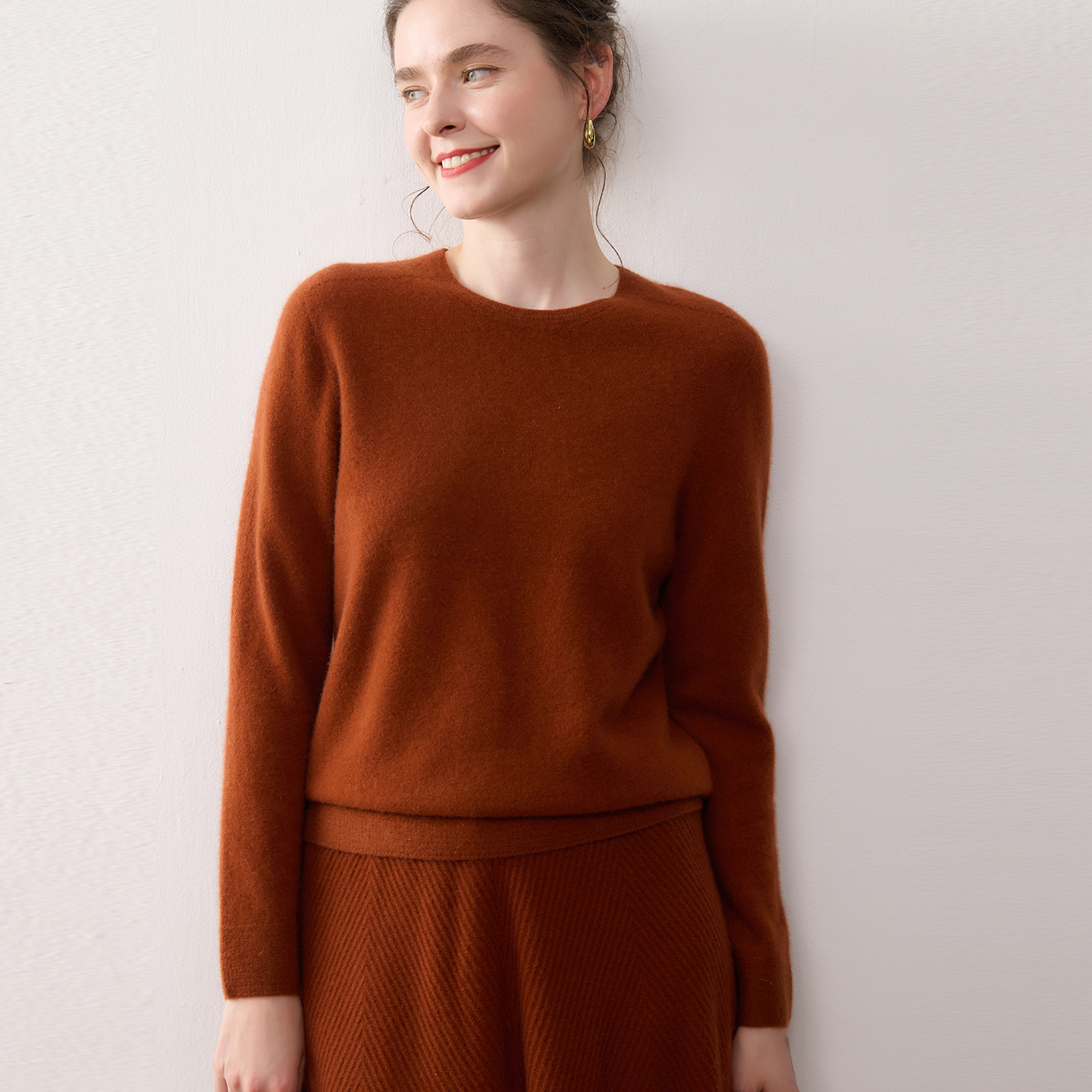 25新款100%山羊绒女款无缝圆领百搭上衣针织羊绒衫宽松圆领毛衣女