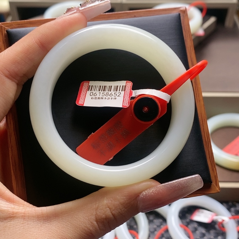 【闪购商品】和田玉手镯未镶嵌