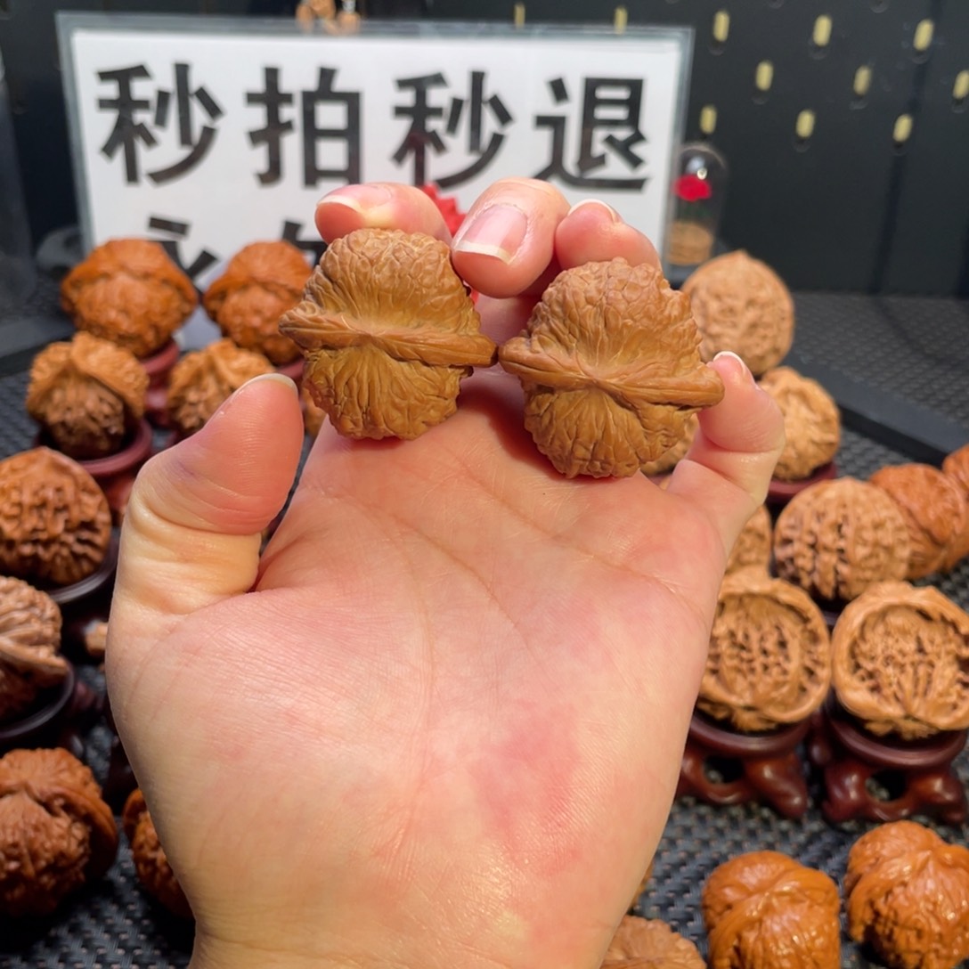 文玩核桃吊坠全品血麒麟36尺
