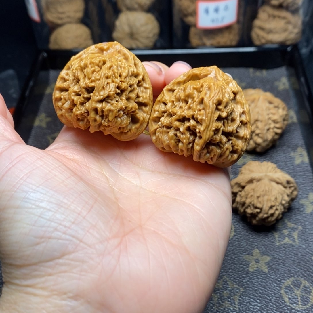 文玩核桃把件正三角疆