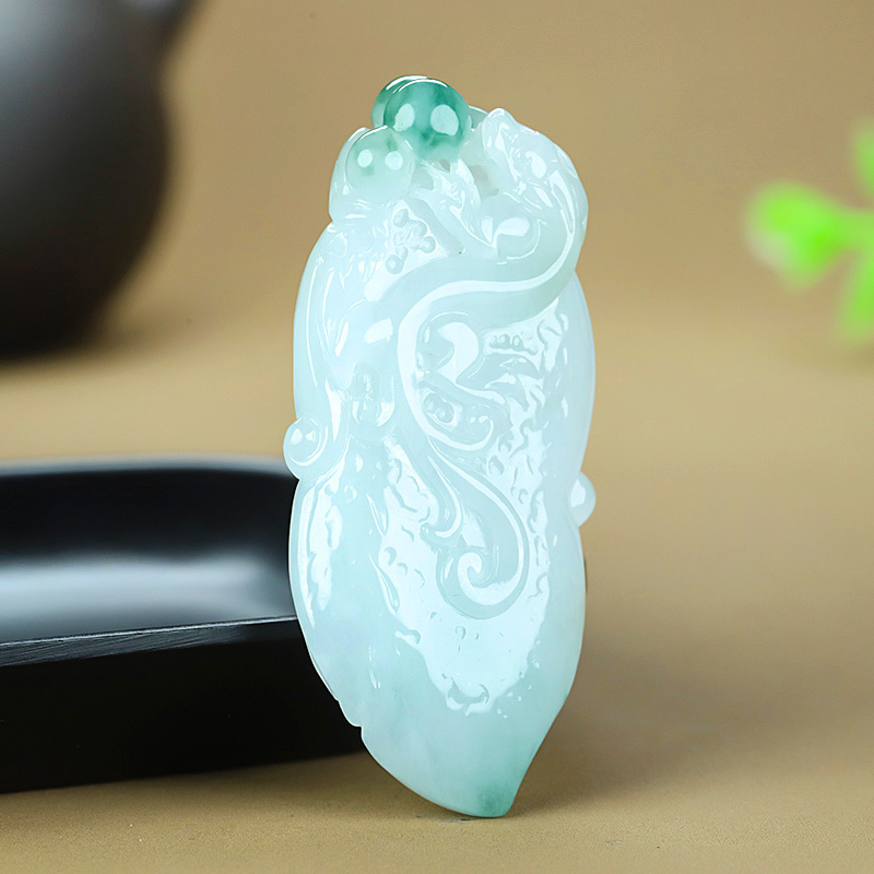 A104珠宝玉石A货翡翠吊坠