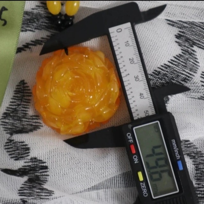 D031蜜糖红重工雕刻牡丹花素绳款