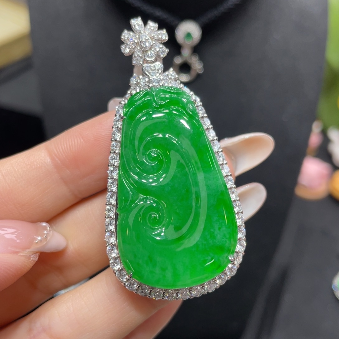 翡翠颈饰18K金镶嵌天然缅甸翡翠a货