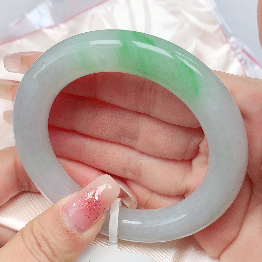 翡翠手镯未镶嵌抖音800