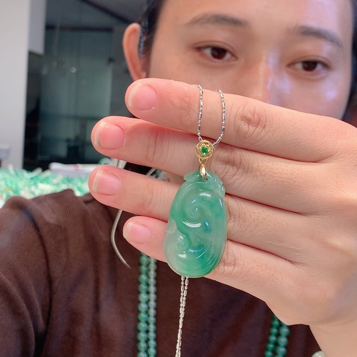 石英质玉未镶嵌颈饰