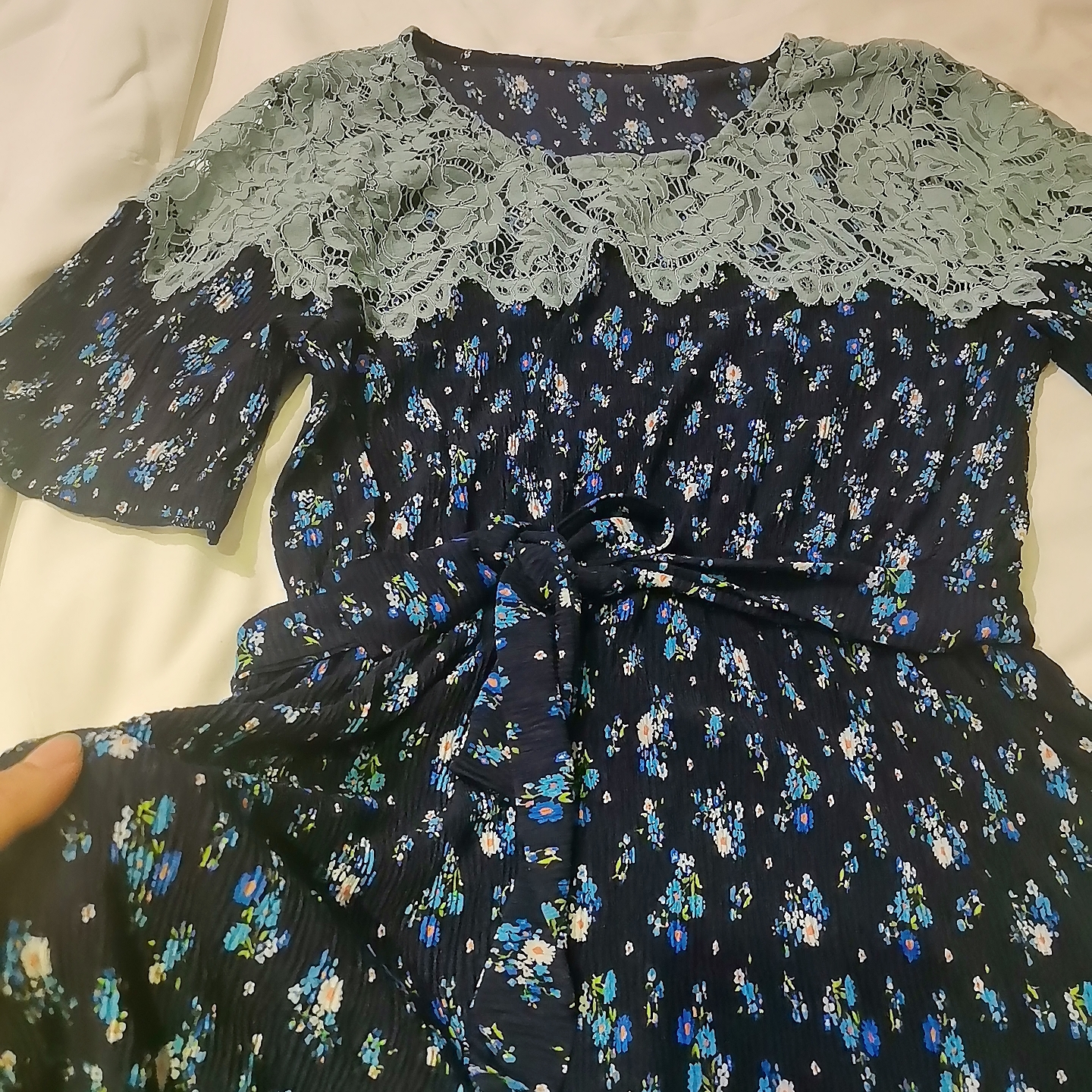 X天真烂漫的优雅蕾丝碎花连衣裙S25512