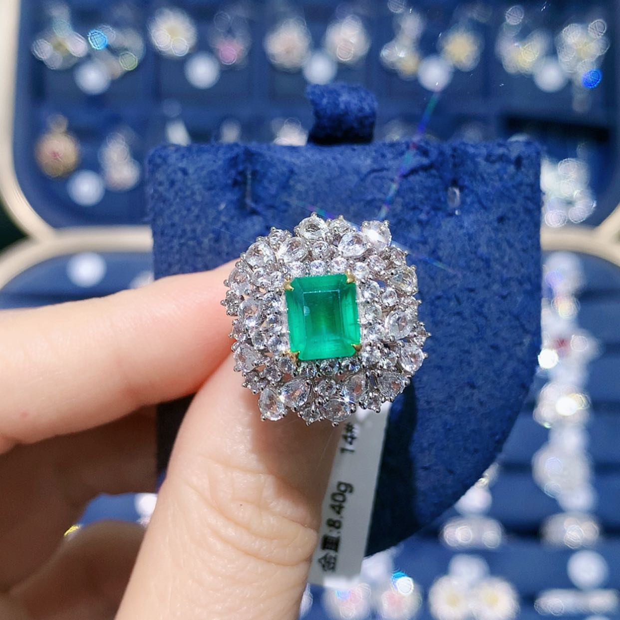 【闪购商品】18K金镶嵌戒指祖母绿小****）