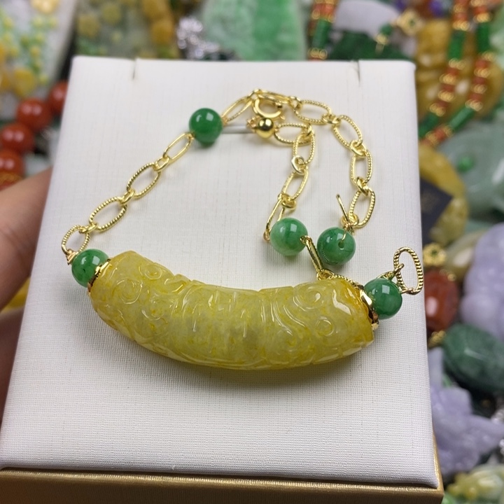 翡翠未镶嵌吊坠(赠链)