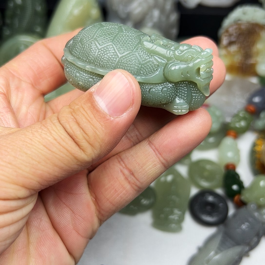 和田玉手把件未镶嵌