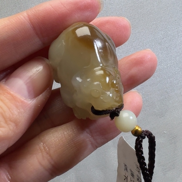 和田玉颈饰未镶嵌且末金山糖白21g