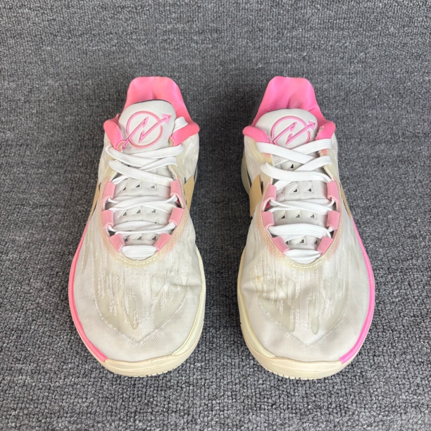 42.5码 cut 2 篮球鞋 鞋帮轻微磨损