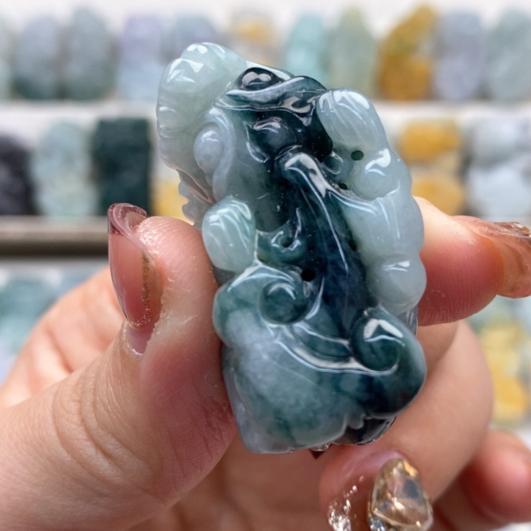 翡翠吊坠(赠链)未镶嵌