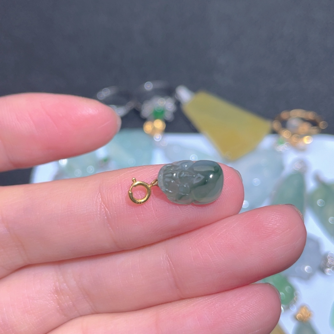 翡翠颈饰18K金镶嵌翡翠