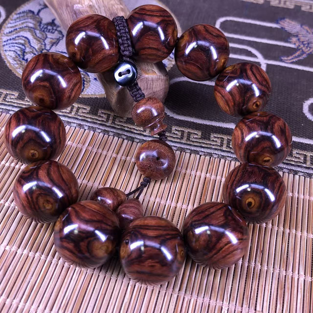海南黄花梨油梨大X纹奥特曼对眼纹2.0精品手串