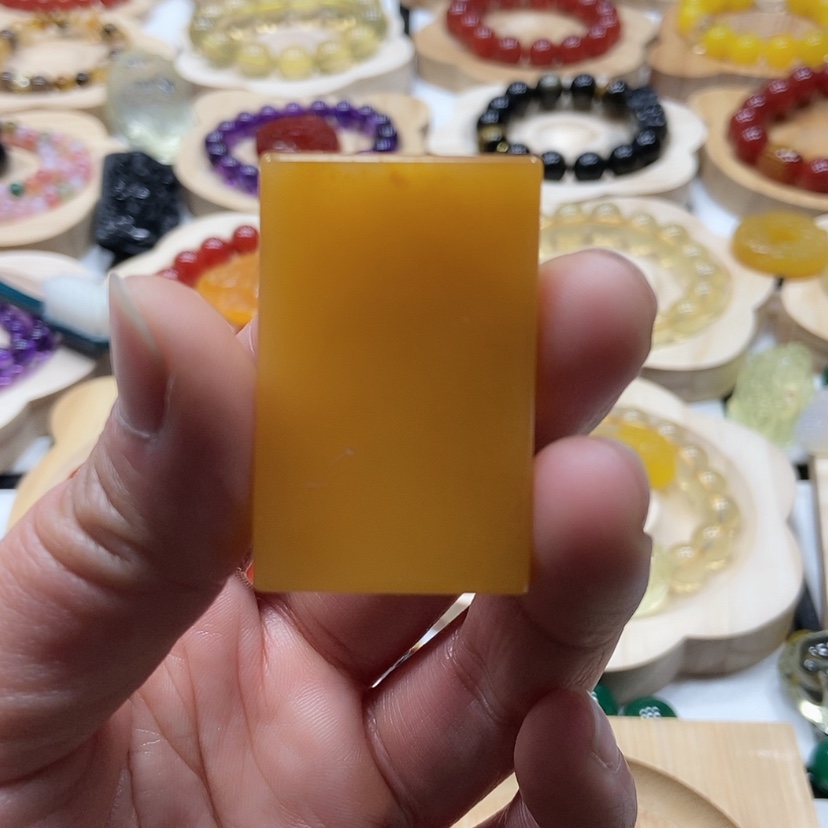 【闪购商品】石英质玉（黄龙玉）颈饰未镶嵌寒*