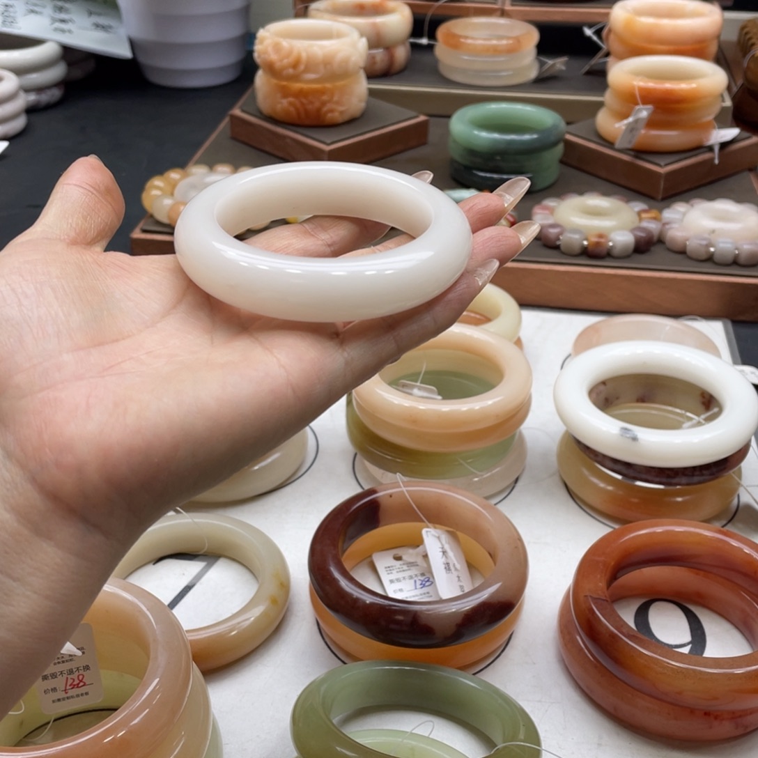 用***9石英岩玉未镶嵌手镯