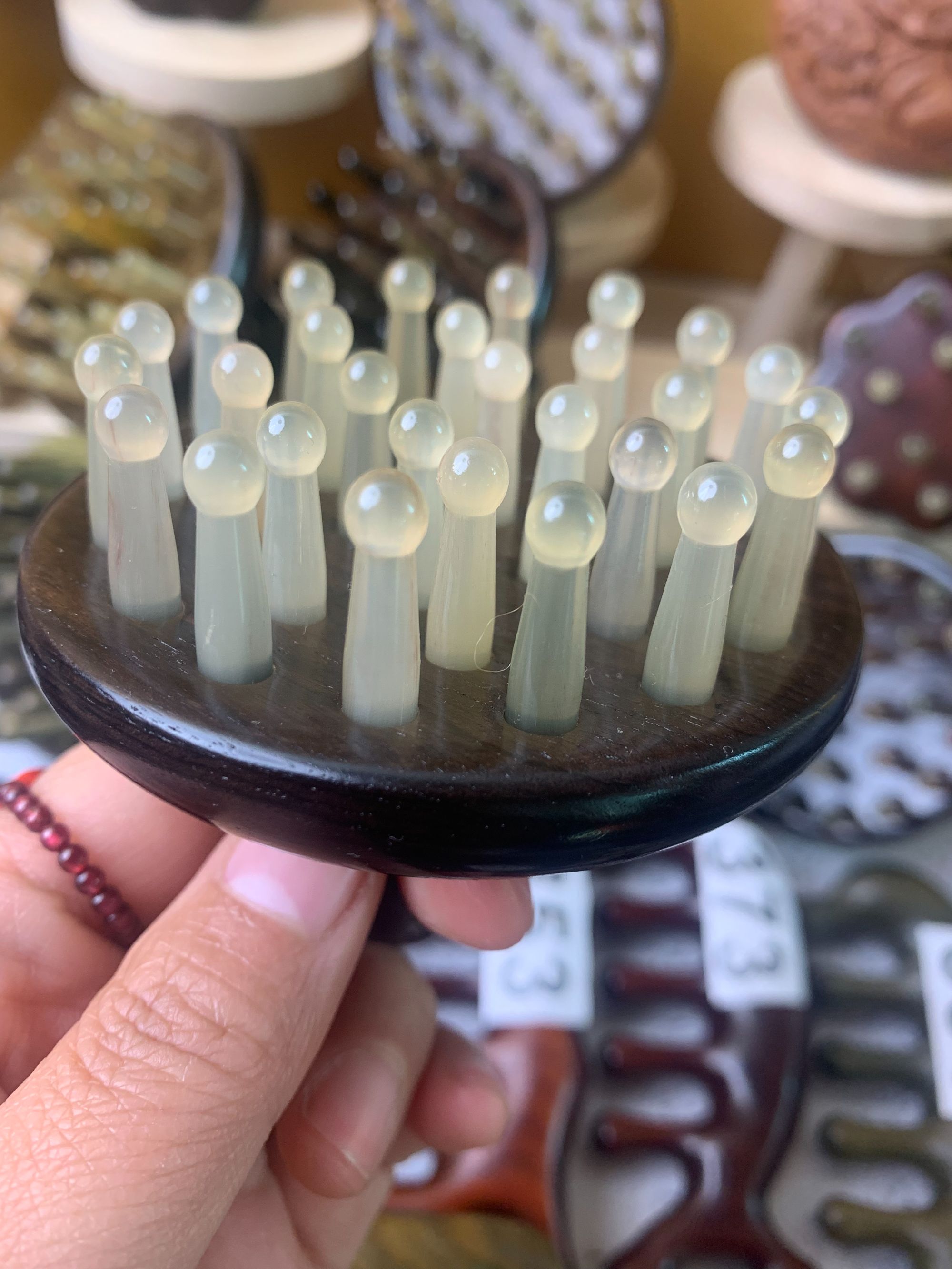28齿羊角钉钉梳按摩梳一物一拍梳头精品