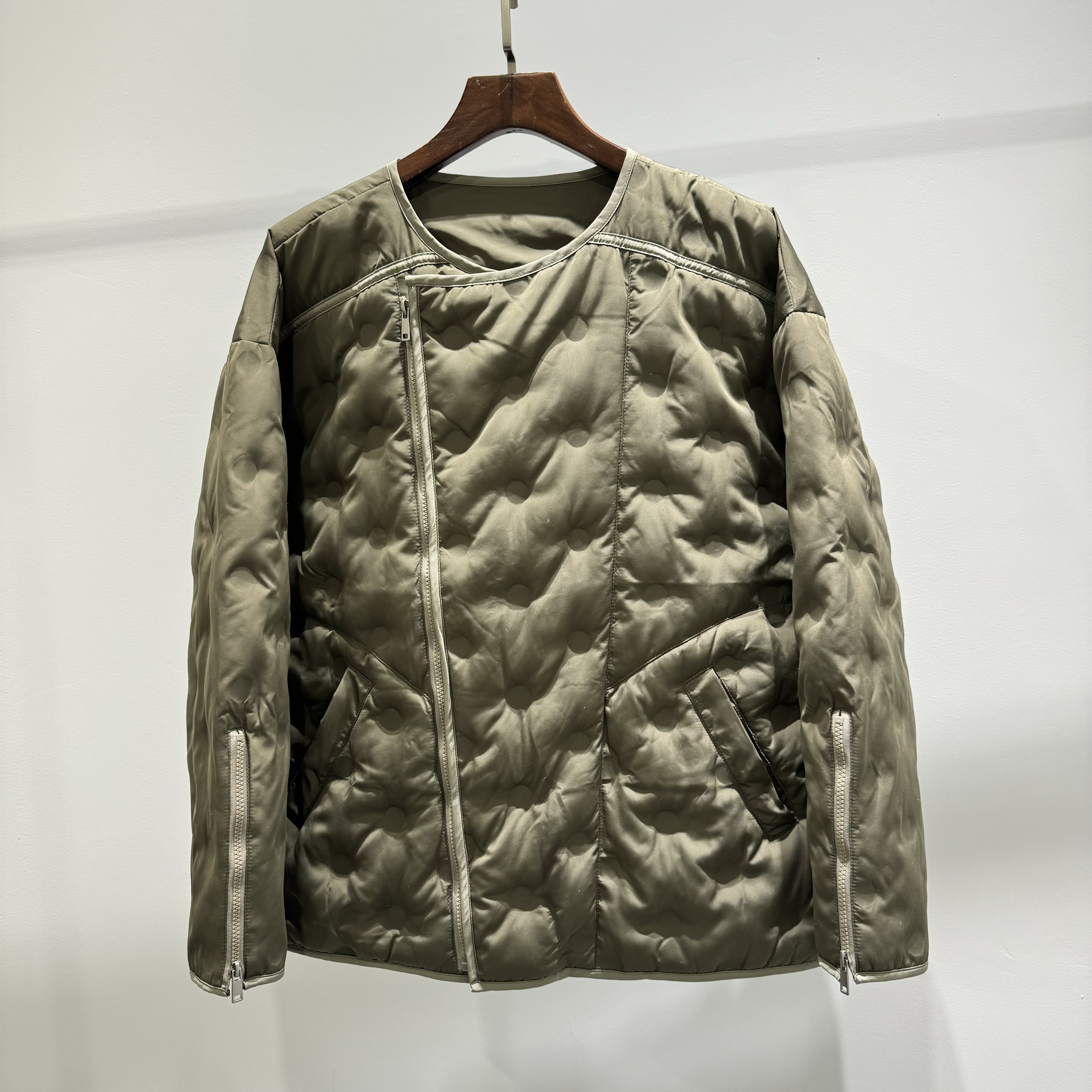 OK冬季新款时尚羽绒服圆领侧拉链休闲压纹男士宽松保暖外套百搭