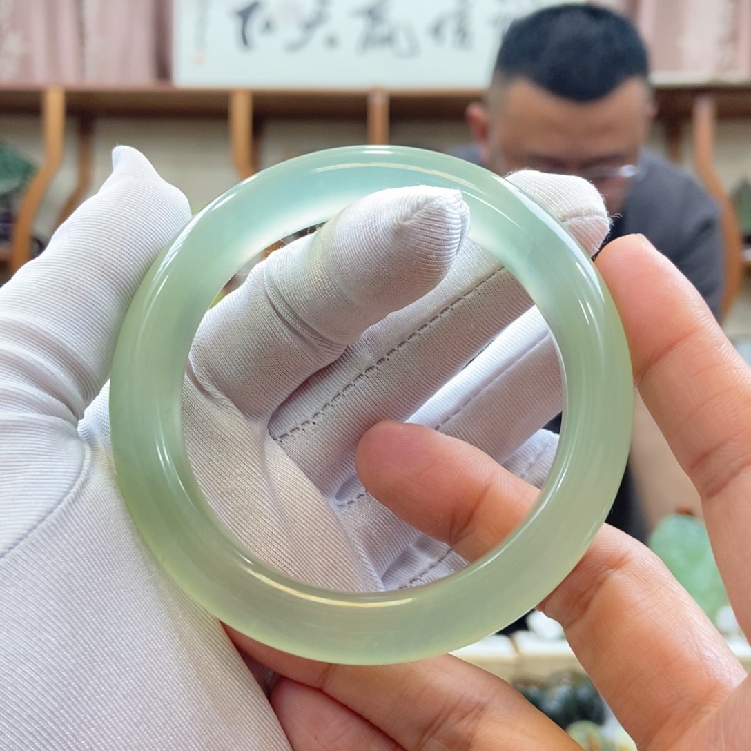 蛇纹石玉手鐲（160.140斤未镶嵌好*