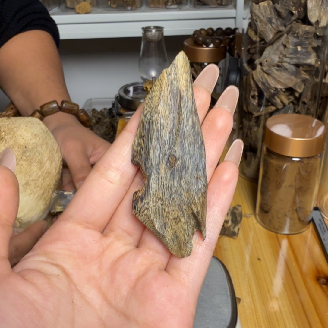 沉香黑棋颗粒7.7克