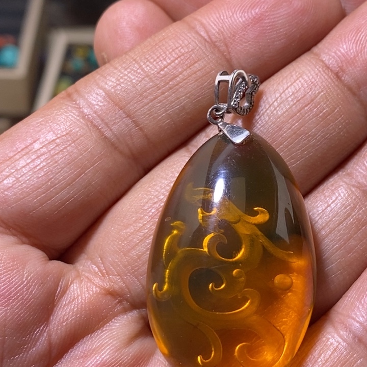 琥珀裸石未镶嵌配饰
