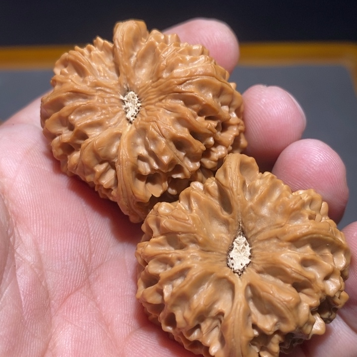 文玩核桃吊坠龙门涧