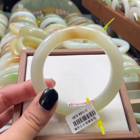 【闪购商品】和田玉手镯未镶嵌54 55