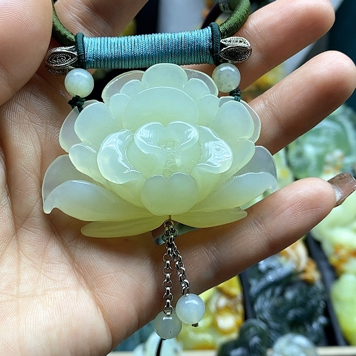 蛇纹石玉挂件未镶嵌