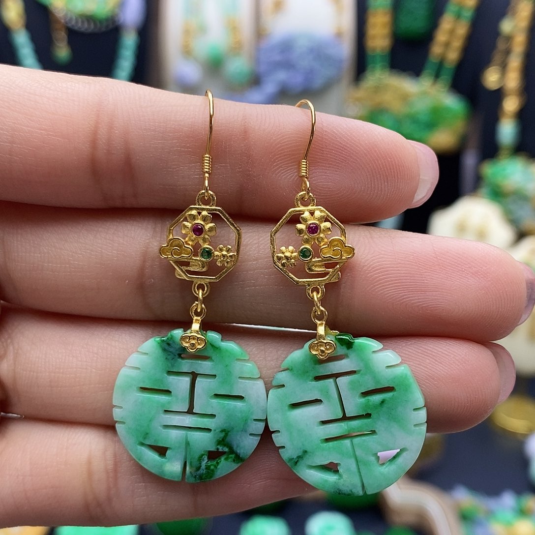 翡翠耳饰未镶嵌天然