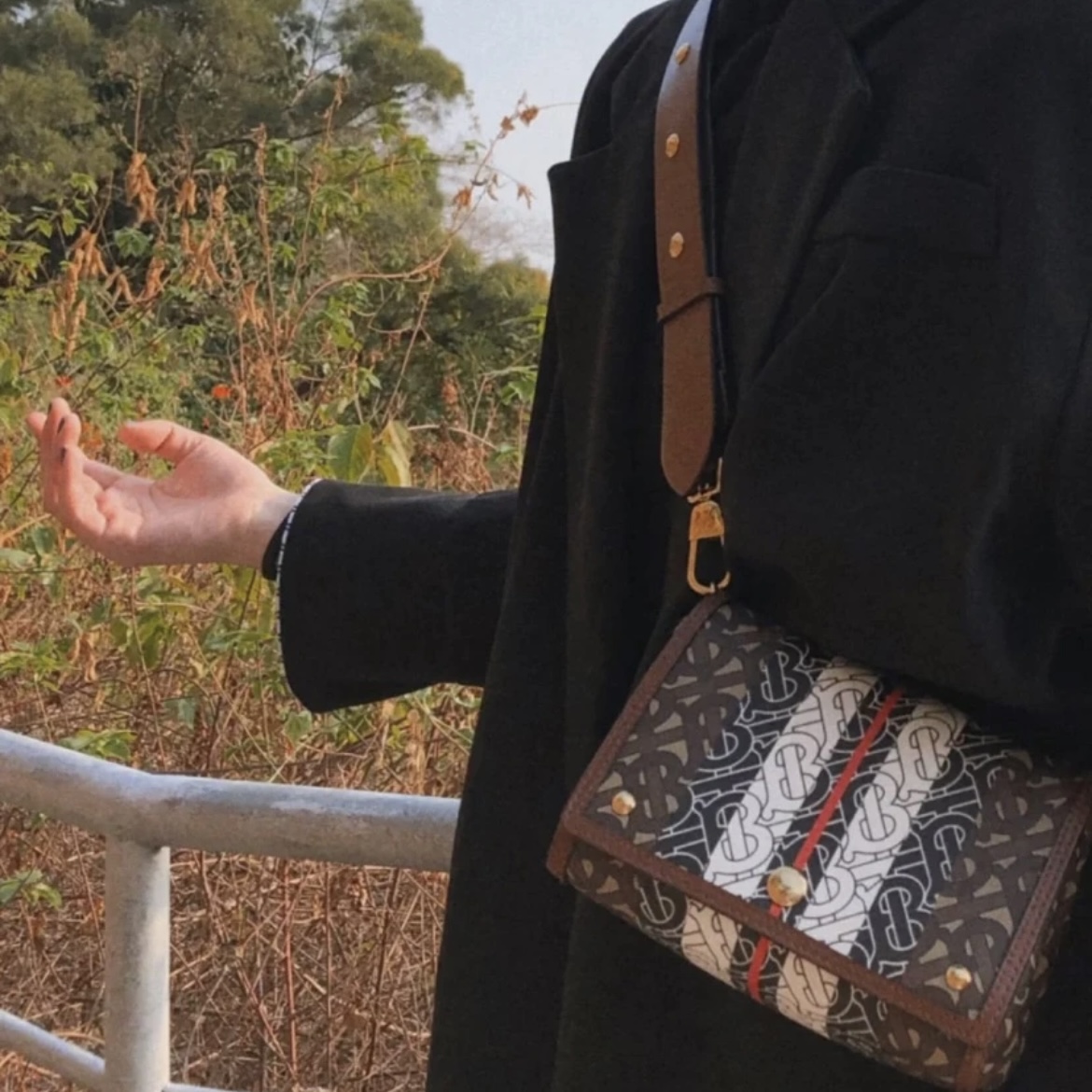 95新 BURBERRY/博柏利 棕色老花拼色斜挎包43534670