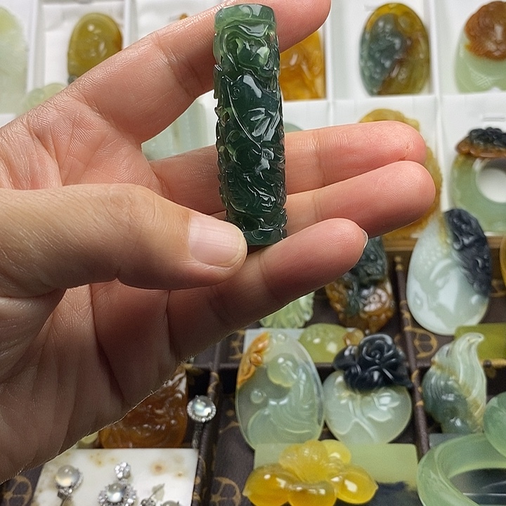 蛇纹石玉未镶嵌颈饰