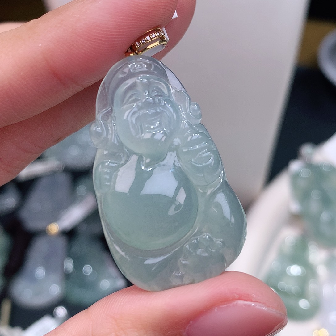 颈饰18K金镶嵌翡翠晴底冰佛公
