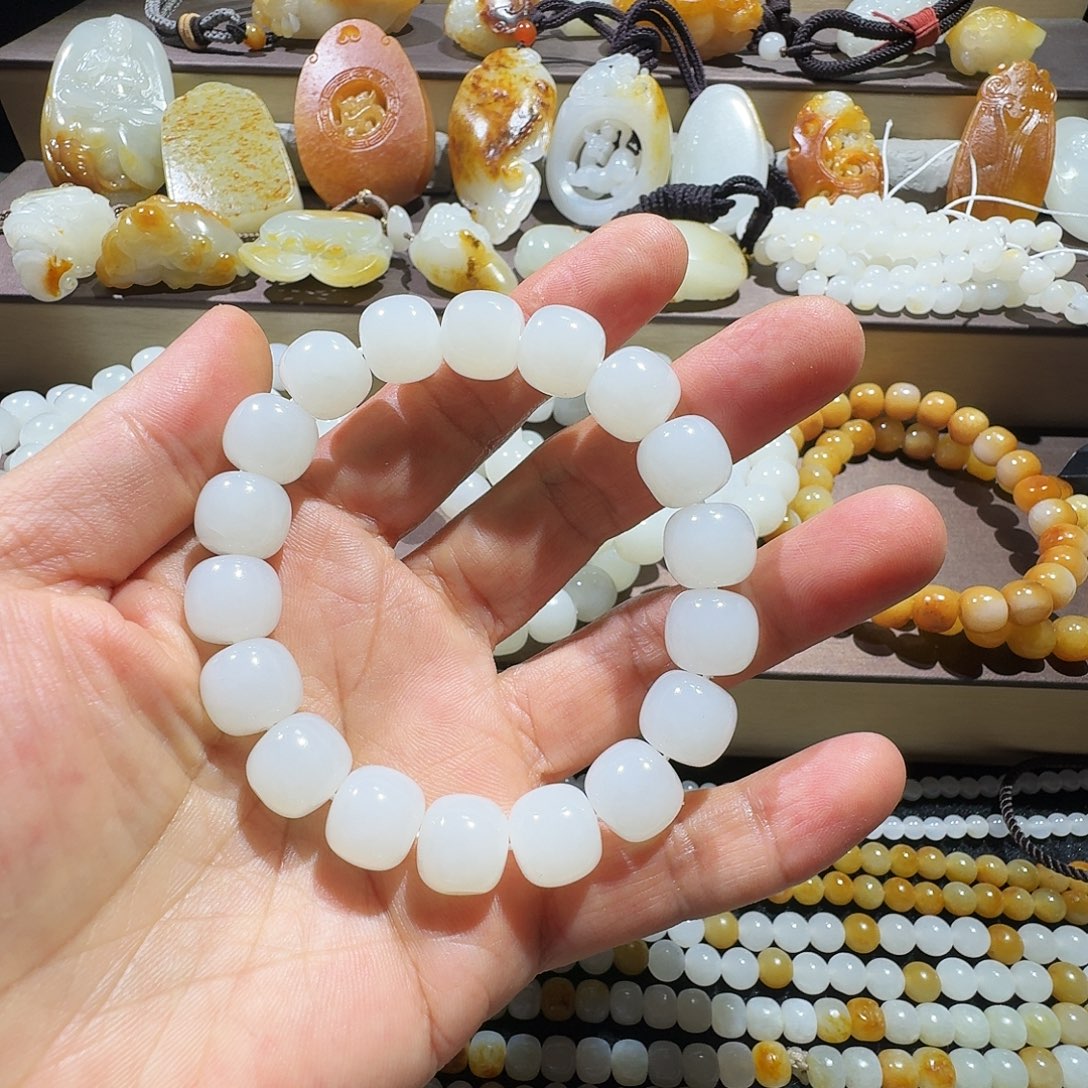 和***8和田玉未镶嵌手链