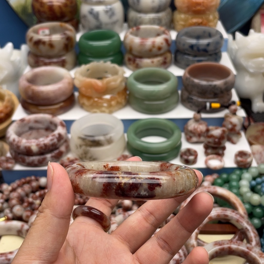 石英质玉手镯未镶嵌