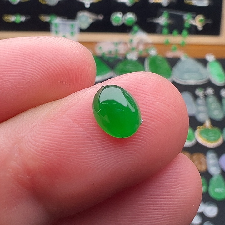 小***玥翡翠未镶嵌颈饰蛋面7.3