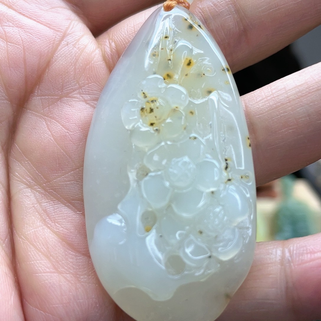 蛇纹石玉颈饰未镶嵌