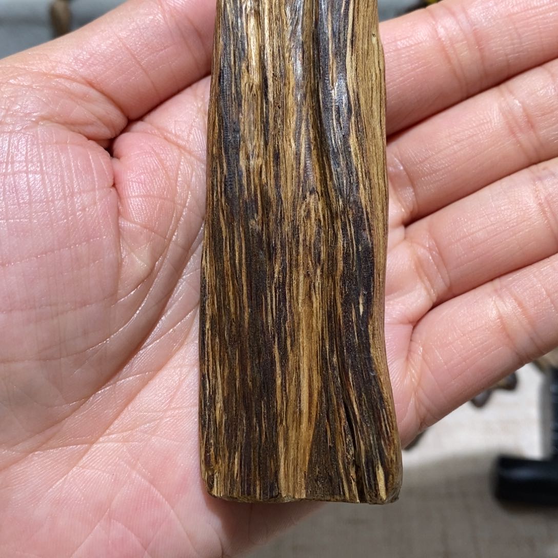 沉香吊坠达拉干随型吊坠