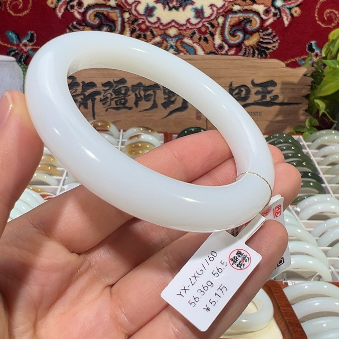 未镶嵌手镯和田玉优雅羊脂白玉手镯老熟油润泥鳅背