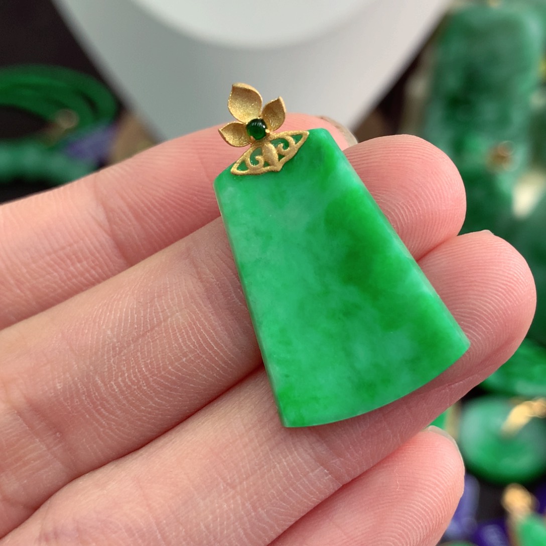 翡翠18K金镶嵌吊坠(赠链)