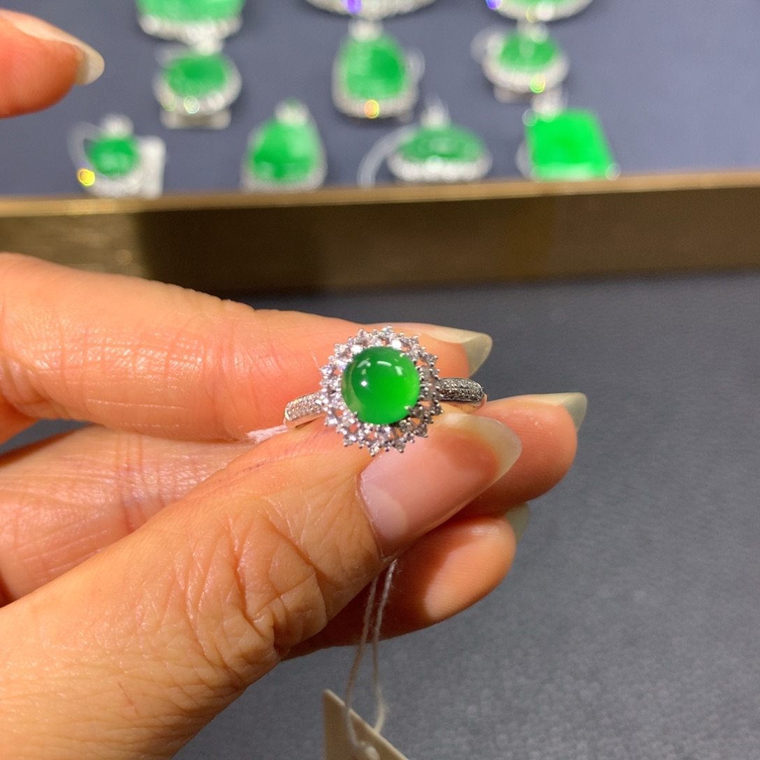 翡翠戒指18K金镶嵌翡翠