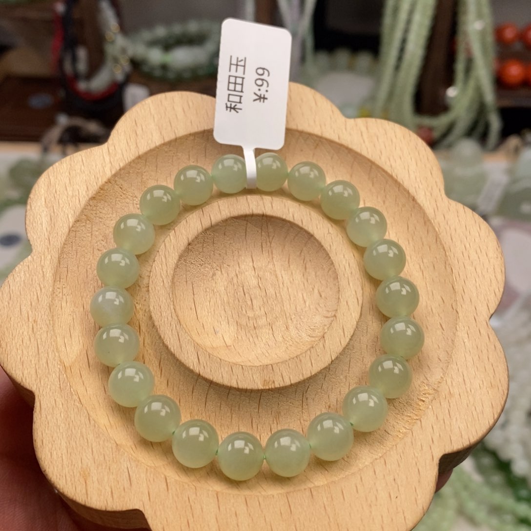 和田玉手链未镶嵌就**晶微瑕