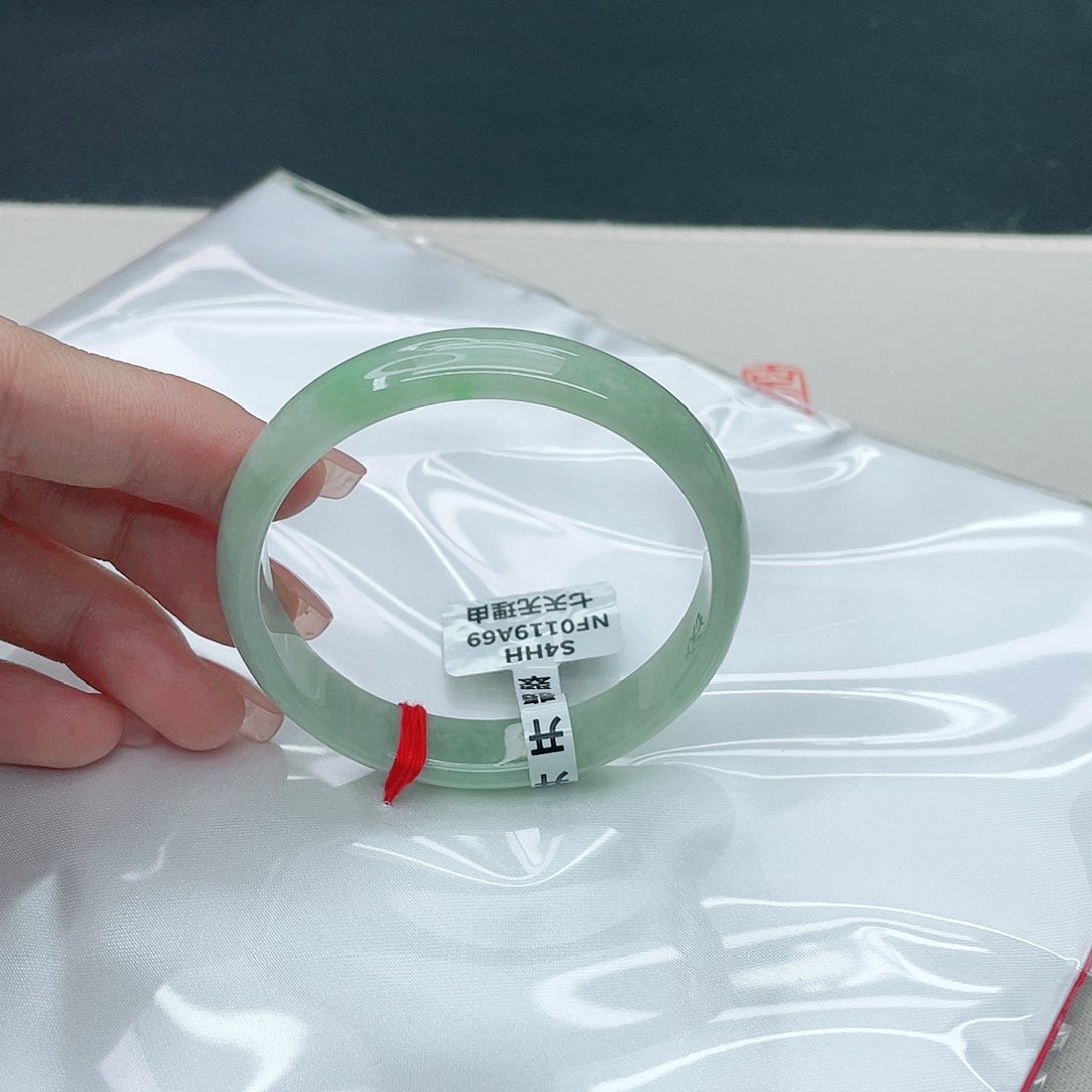 翡翠手镯未镶嵌正52.7