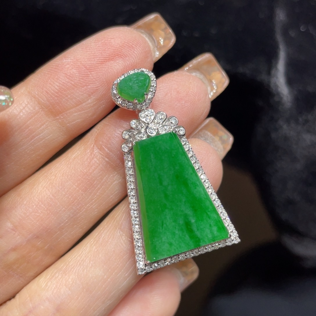 翡翠颈饰18K金镶嵌天然缅甸翡翠