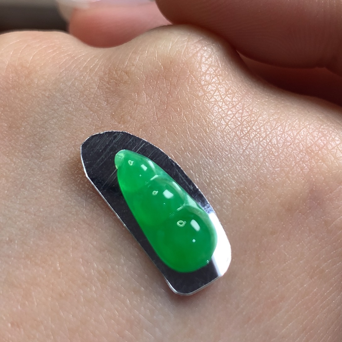 翡翠未镶嵌颈饰正阳绿高饱和毕业级别豆子