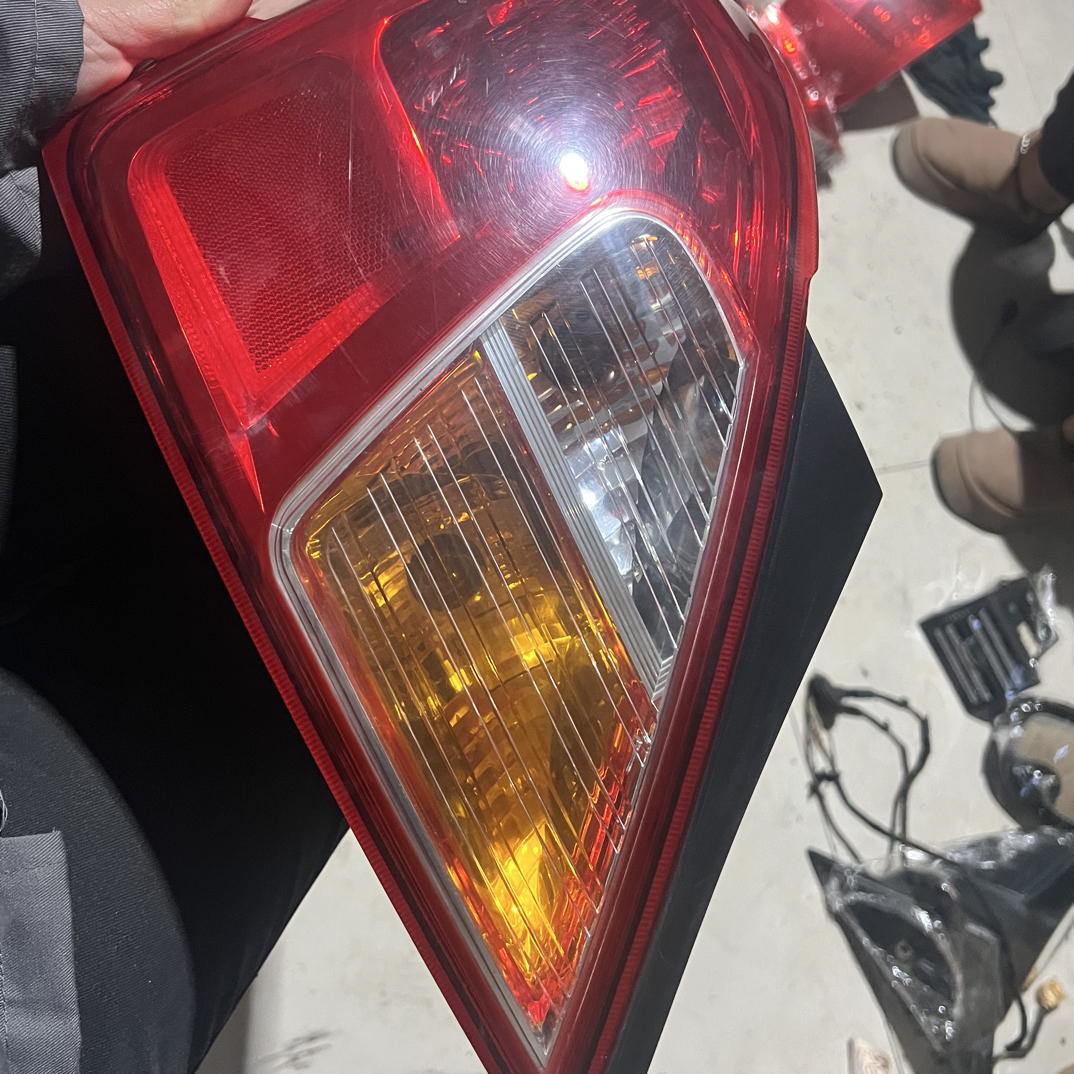 尼桑阳光11.16款后尾灯原车拆车件，实物图成色非常好